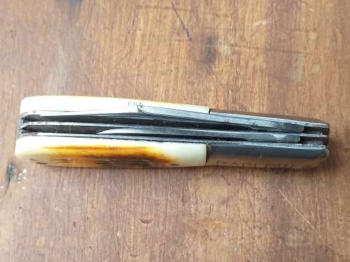 BARLOW POCKET KNIFE IN VERY GOOD CONDITION