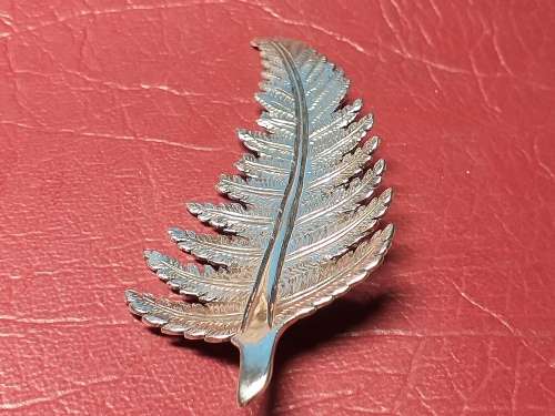 LOVELY VINTAGE GENUINE SOLID STERLING SILVER BROOCH IN VERY GOOD CONDITION - [12 g]