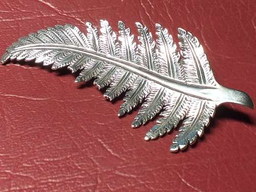 LOVELY VINTAGE GENUINE SOLID STERLING SILVER BROOCH IN VERY GOOD CONDITION - [12 g]