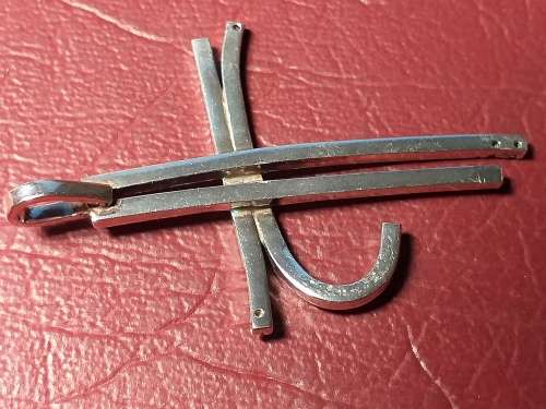 LOVELY GENUINE SOLID STERLING SILVER PENDANT IN EXCELLENT CONDITION - [Length 25 mm x 6 gram]