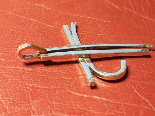 LOVELY GENUINE SOLID STERLING SILVER PENDANT IN EXCELLENT CONDITION - [Length 25 mm x 6 gram]