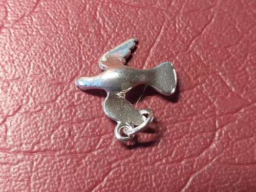 LOVELY GENUINE SOLID STERLING SILVER DOVE CHARM - [2,4 gram, Length 19 mm] - A RELIST
