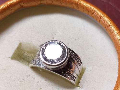 LOVELY SMALL GENUINE SOLID STERLING SILVER RING IN EXCELLENT CONDITION - [4,3 g]