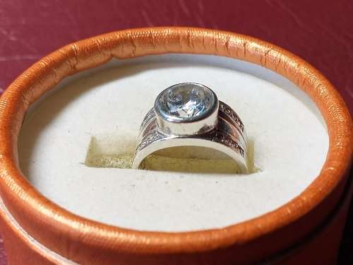 LOVELY SMALL GENUINE SOLID STERLING SILVER RING IN EXCELLENT CONDITION - [4,3 g]