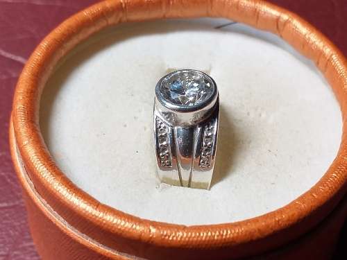 LOVELY SMALL GENUINE SOLID STERLING SILVER RING IN EXCELLENT CONDITION - [4,3 g]