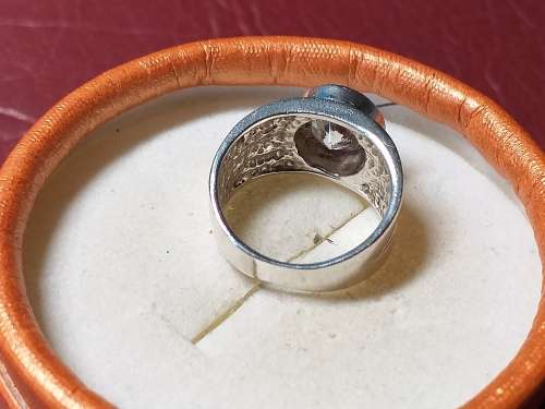 LOVELY SMALL GENUINE SOLID STERLING SILVER RING IN EXCELLENT CONDITION - [4,3 g]