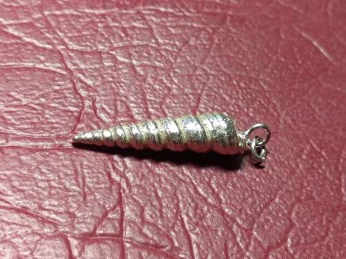 LOVELY GENUINE SOLID STERLING SILVER PENDANT/CHARM IN EXCELLENT CONDITION -[L  24mm. 2,5 g]