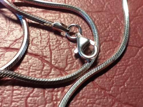 LOVELY GENUINE SOLID STERLING SILVER SNAKE NECKLACE WITH LOBSTER CLASP IN VERY GOOD CONDITION -[8,2]