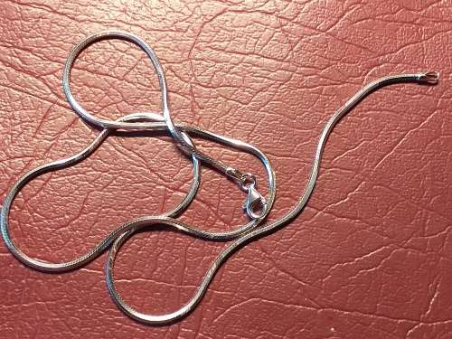 LOVELY GENUINE SOLID STERLING SILVER SNAKE NECKLACE WITH LOBSTER CLASP IN VERY GOOD CONDITION -[8,2]