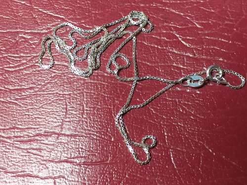 LOVELY GENUINE SOLID STERLING SILVER BOX NECKLACE - [1,9 g]