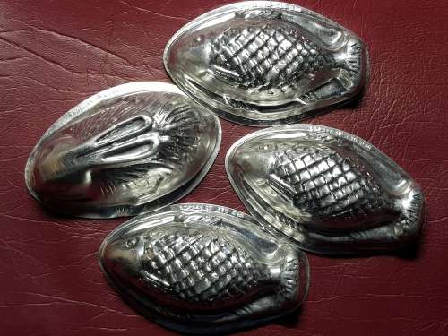 4 x JELLY MOULDS