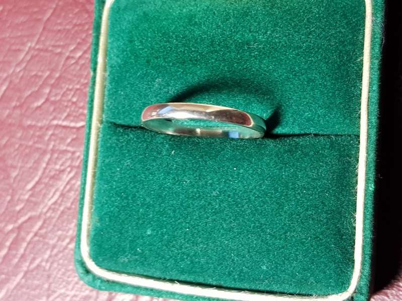 LOVELY GENUINE SOLID STERLING SILVER RING IN VERY GOOD CONDITION - [1,1 g] - A RELIST OF NON PAYMENT