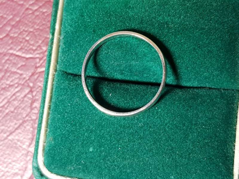 LOVELY GENUINE SOLID STERLING SILVER RING IN VERY GOOD CONDITION - [1,1 g] - A RELIST OF NON PAYMENT