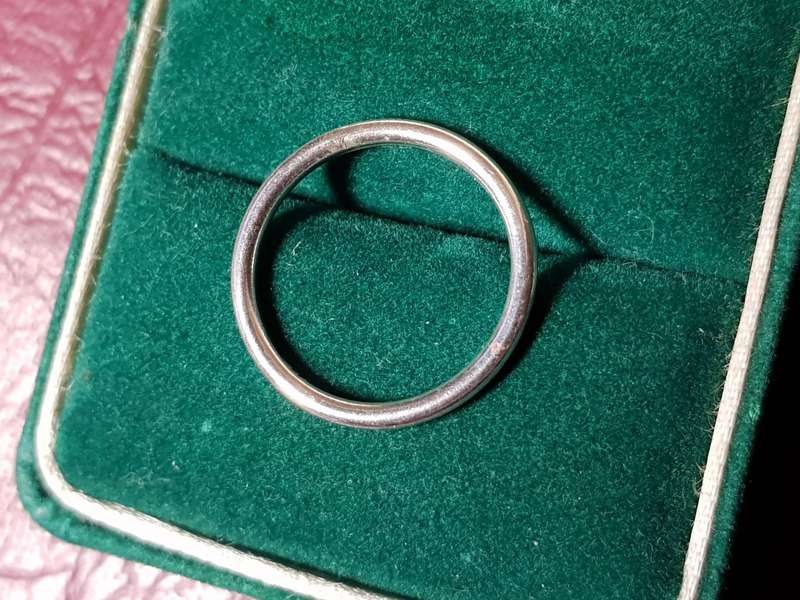 LOVELY GENUINE SOLID STERLING SILVER RING IN VERY GOOD CONDITION - [1,4 g] - A RELIST OF NON PAYMENT
