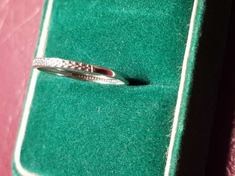 LOVELY GENUINE SOLID STERLING SILVER RING IN VERY GOOD CONDITION - [1 g]