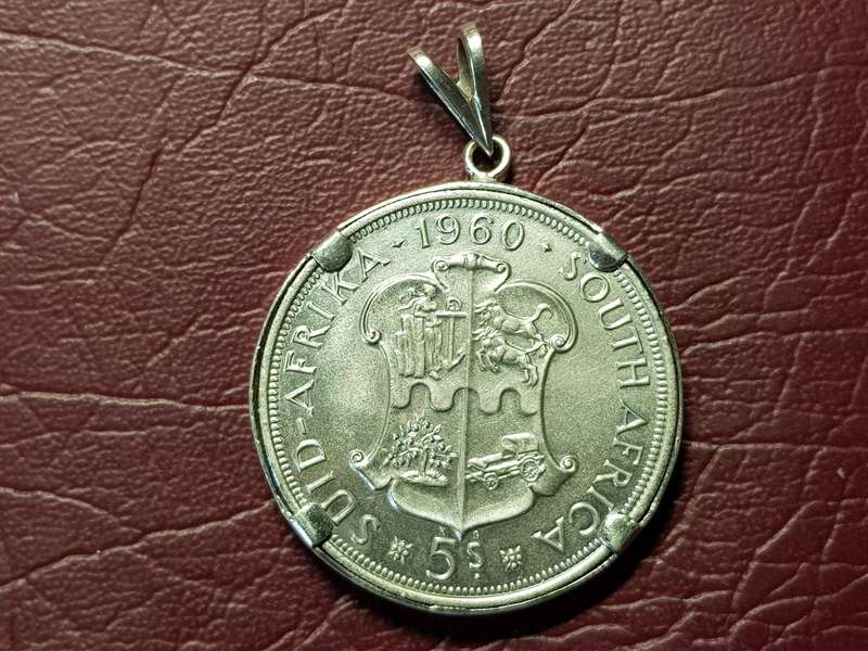 1960 SA UNION SILVER 5 SHILLINGS SET IN STERLING SILVER - [33,3 g]