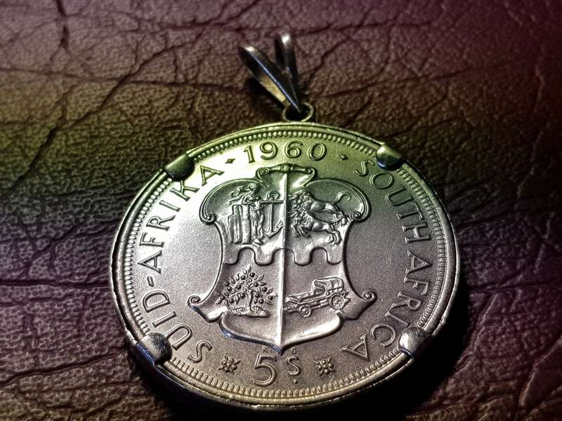 1960 SA UNION SILVER 5 SHILLINGS SET IN STERLING SILVER - [33,3 g]