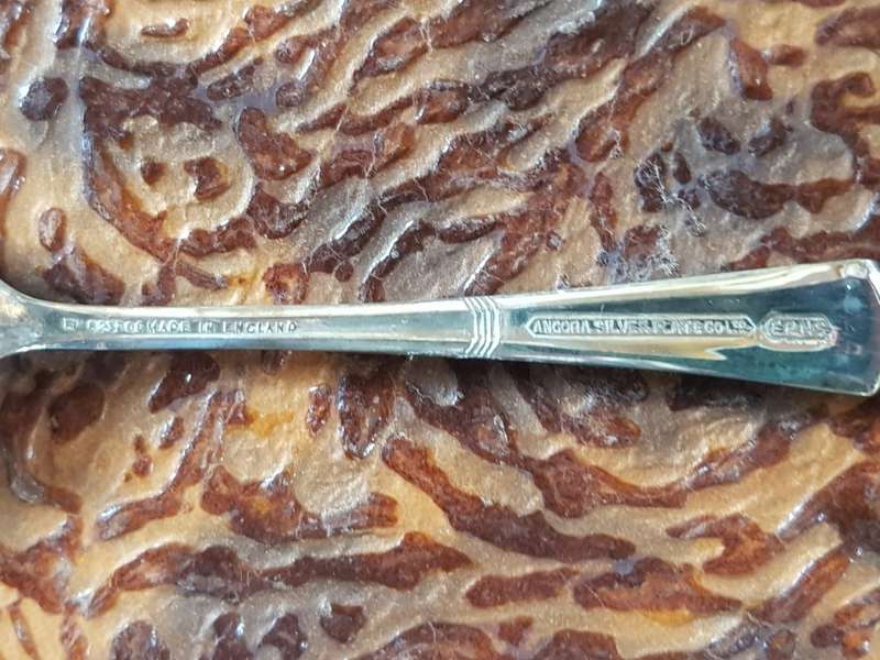 VINTAGE SET OF ENGLISH EPNS TEASPOONS IN ORIGINAL BOX - AS GOOD AS NEW - [Length 97 mm]