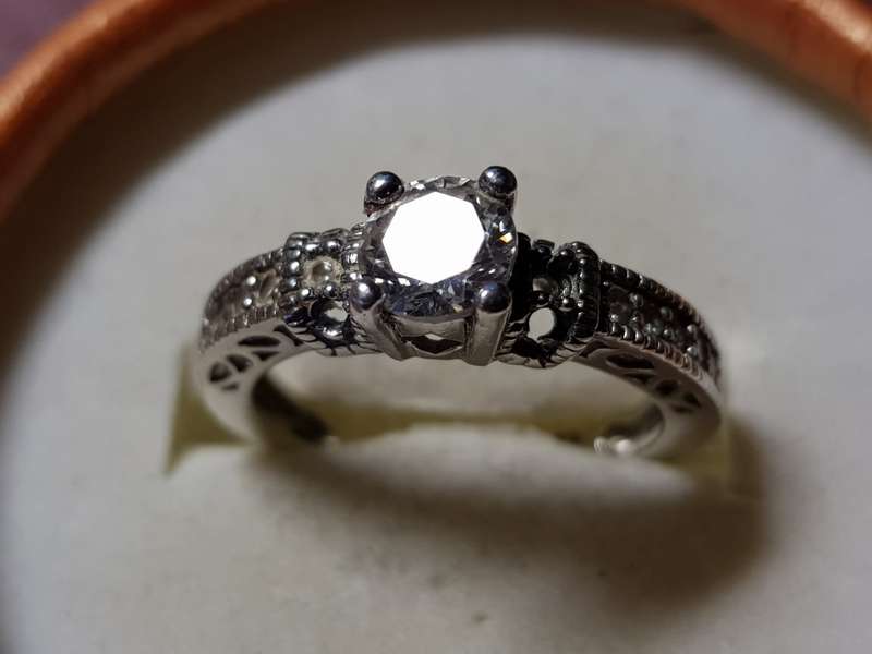 LOVELY GENUINE SOLID STERLING SILVER RING - STONE MISSING - [3,4 g]