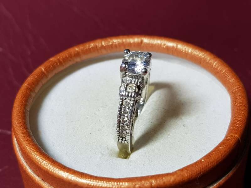 LOVELY GENUINE SOLID STERLING SILVER RING - STONE MISSING - [3,4 g]