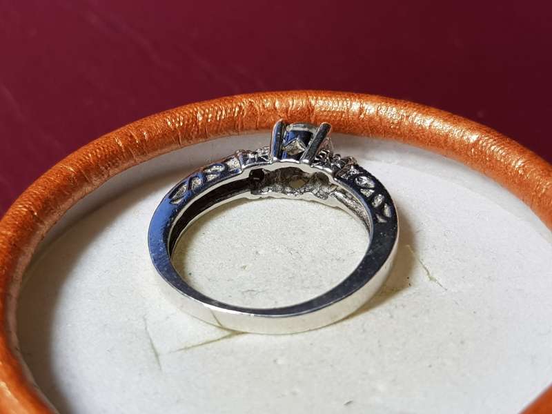 LOVELY GENUINE SOLID STERLING SILVER RING - STONE MISSING - [3,4 g]