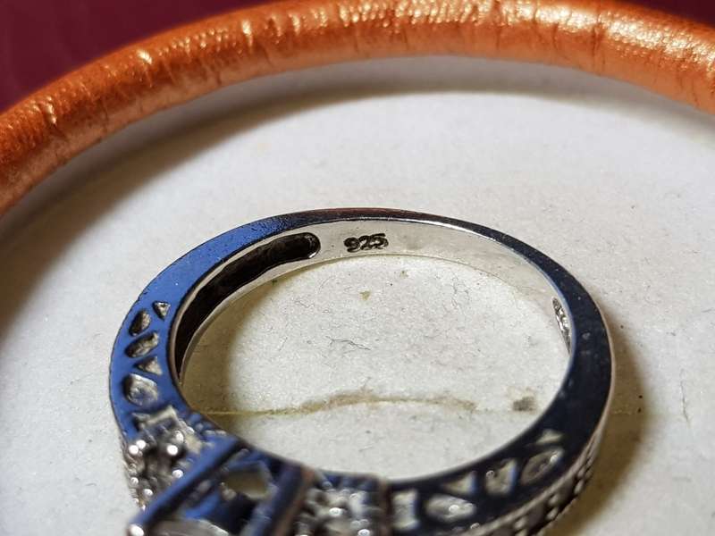 LOVELY GENUINE SOLID STERLING SILVER RING - STONE MISSING - [3,4 g]