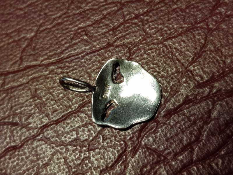 LOVELY GENUINE SOLID STERLING SILVER PENDANT IN VERY GOOD CONDITION - [0,6 g]