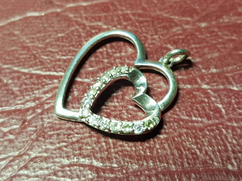 LOVELY GENUINE SOLID STERLING SILVER PENDANT IN EXCELLENT CONDITION - [1,4 g]