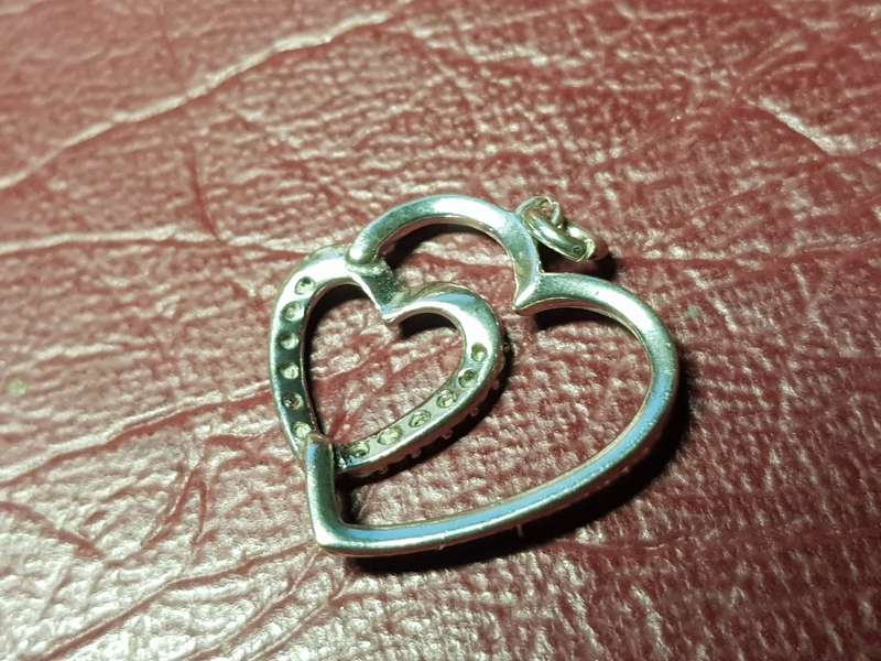 LOVELY GENUINE SOLID STERLING SILVER PENDANT IN EXCELLENT CONDITION - [1,4 g]