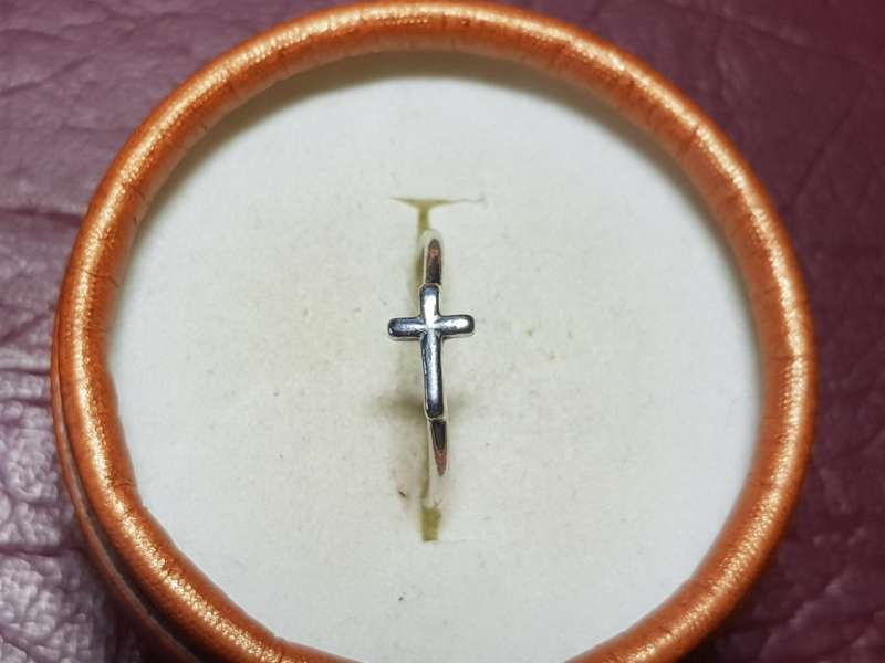 LOVELY GENUINE SOLID STERLING SILVER RING IN VERY GOOD CONDITION - [0,95 g]