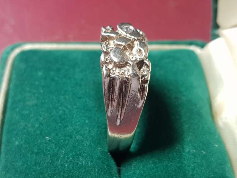 LOVELY GENUINE SOLID STERLING SILVER RING IN VERY GOOD CONDITION - [6,6 g]