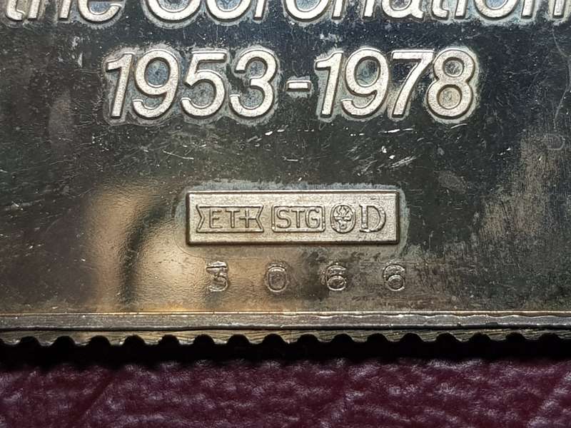 25th ANNIVERSARY OF THE CORONATION STERLING SILVER STAMP MEDALLION - [25g]