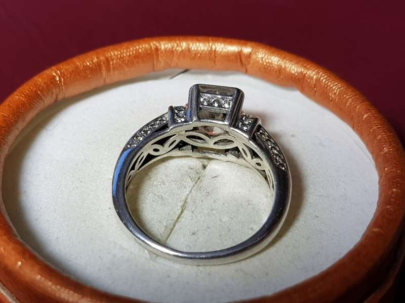 LOVELY GENUINE SOLID STERLING SILVER RING IN VERY GOOD CONDITION - [4,4 g]