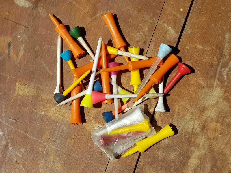 27 PIECES  GHOLF TEES - [Bid per tees to take all.]