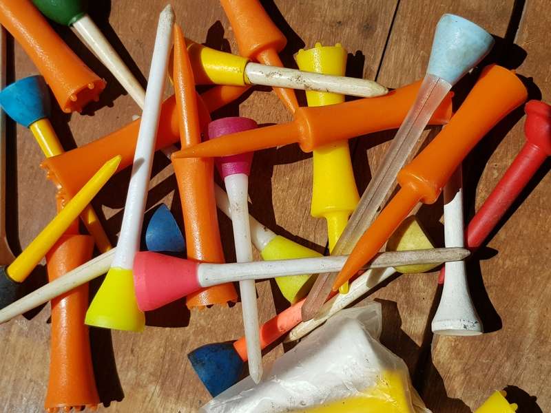 27 PIECES  GHOLF TEES - [Bid per tees to take all.]