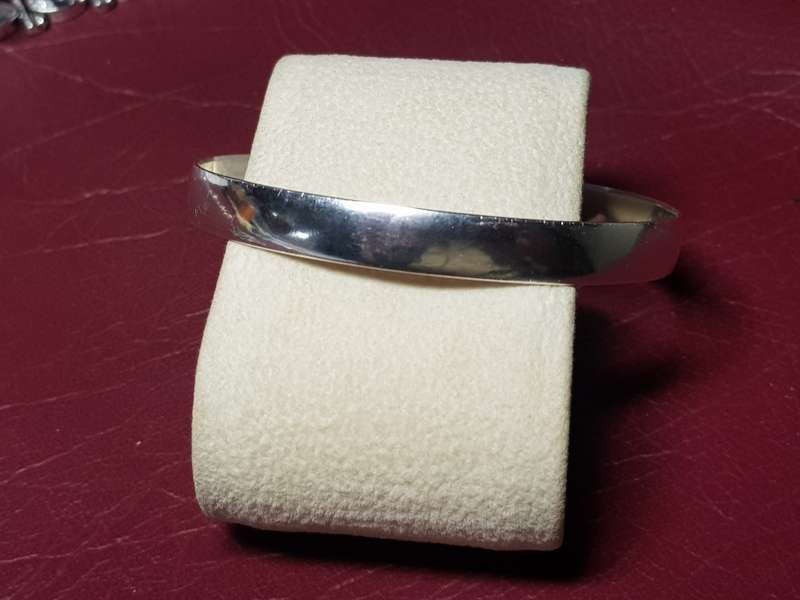 LOVELY HEAVY GENUINE SOLID STERLING SILVER BANGLE IN VERY GOOD CONDITION - [20,6 g]