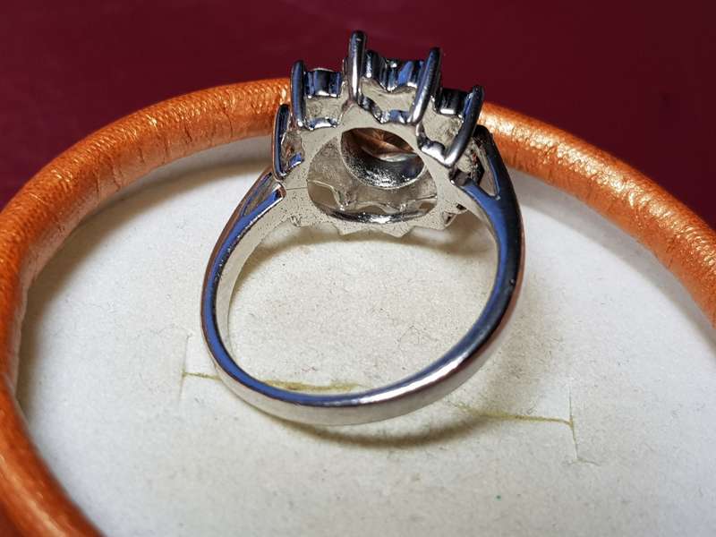 LOVELY SETA RING WITH NATURAL GEM IN EXCELLENT CONDITION