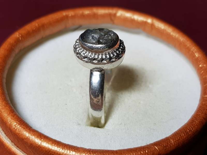 VINTAGE SOLID STERLING SIVER RING WITH BROKEN STONE - [4,3 g]