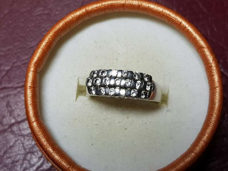 GENUINE SOLID STERLING SILVER RING - NEEDS SOME TLC - [3.1g]