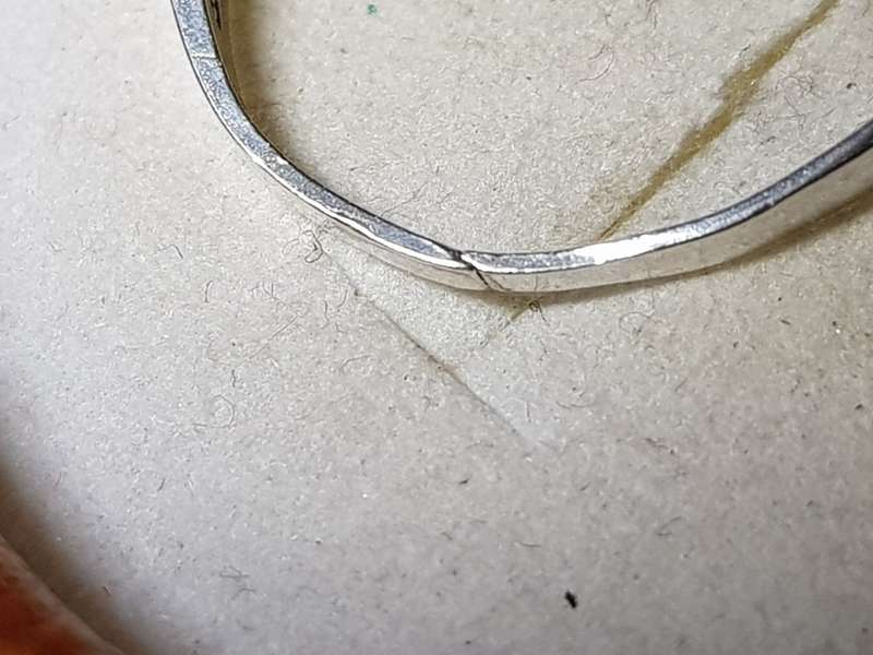 GENUINE SOLID STERLING SILVER RING - NEEDS SOME TLC - [3.1g]