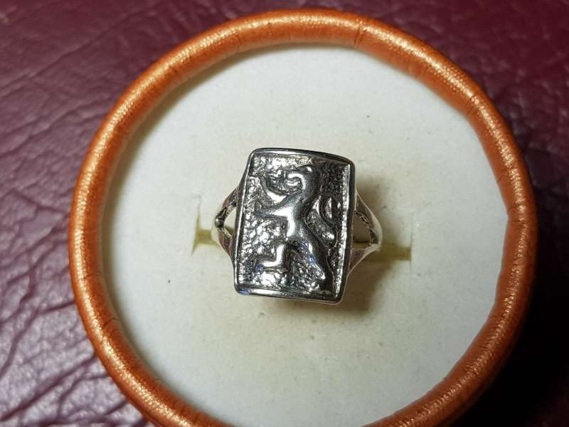 LOVELY GENUINE SOLID STERLING SILVER RING IN GOOD CONDITION - [3,3]