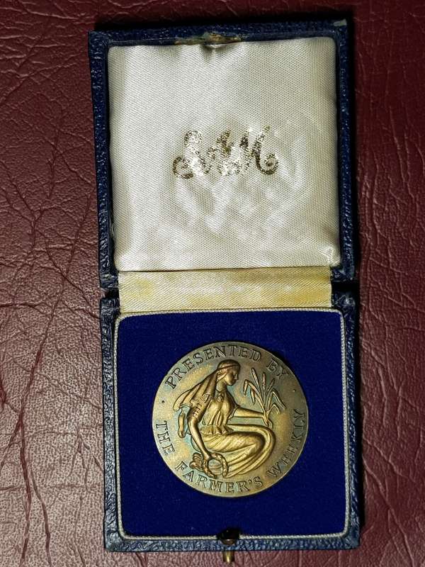 STERLING SILVER MEDAL : Presented by the Farmers Weekly - In Original SAM Box - Mint State - [22 g]