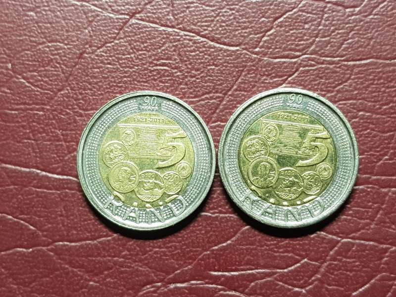 2 x 2011 RSA R5 90th ANNIVERSARY - [Bid per coin to take both.]