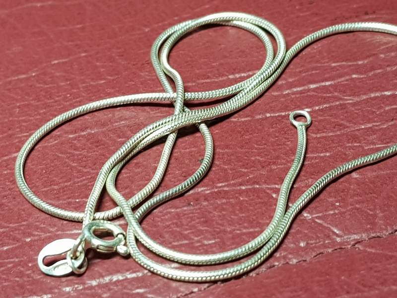 Lovely Solid Sterling Silver Snake Necklace in Fair Condition - [3,8 g]