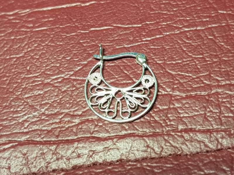 Lovely Genuine Solid Sterling Silver Earring in Very Good Condition - [1 g]