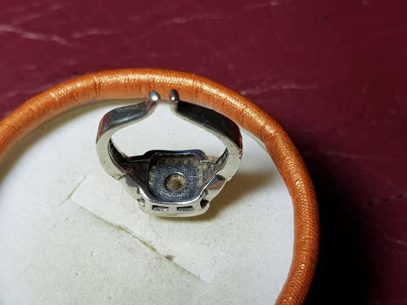 Lovely Genuine Solid Sterling Silver Ring - 2 Stones Missing - [4,6 g]