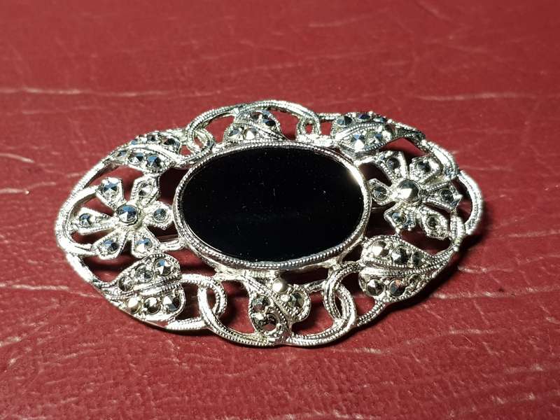 Lovely Genuine Solid Sterling Silver Brooch With Marcasite in Perfect Condition - [7,2 g]