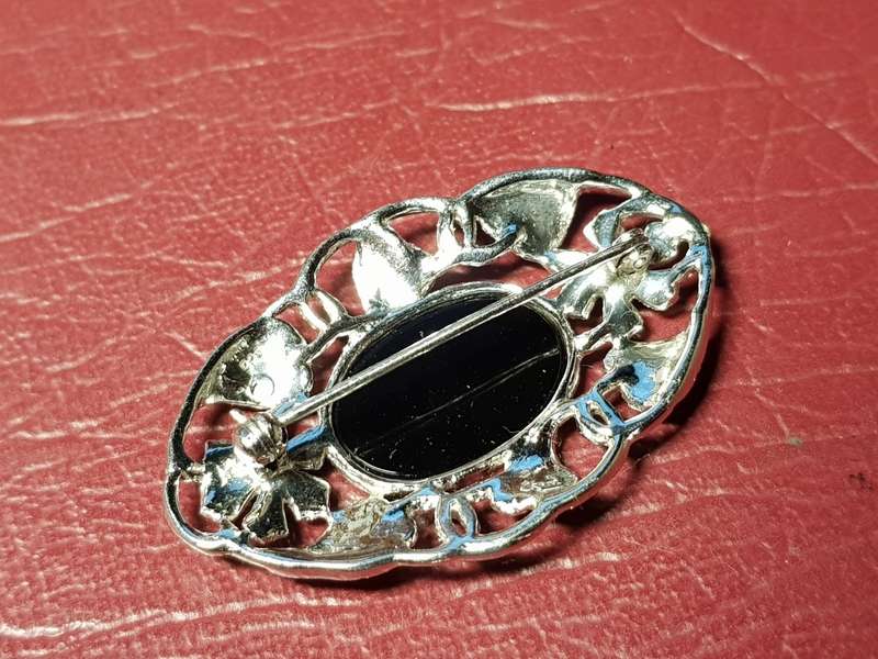 Lovely Genuine Solid Sterling Silver Brooch With Marcasite in Perfect Condition - [7,2 g]
