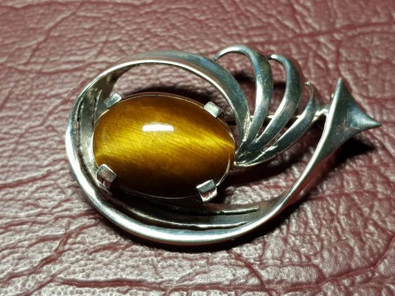 Lovely Genuine Solid Sterling Silver Brooch With Tiger eye Stone in Perfect Condition - [9,4 g]