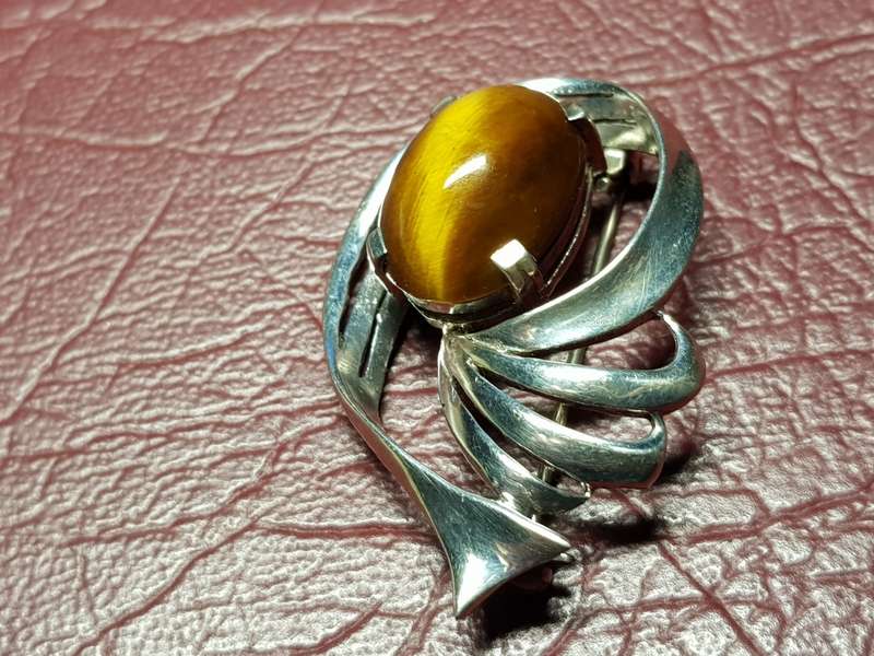 Lovely Genuine Solid Sterling Silver Brooch With Tiger eye Stone in Perfect Condition - [9,4 g]